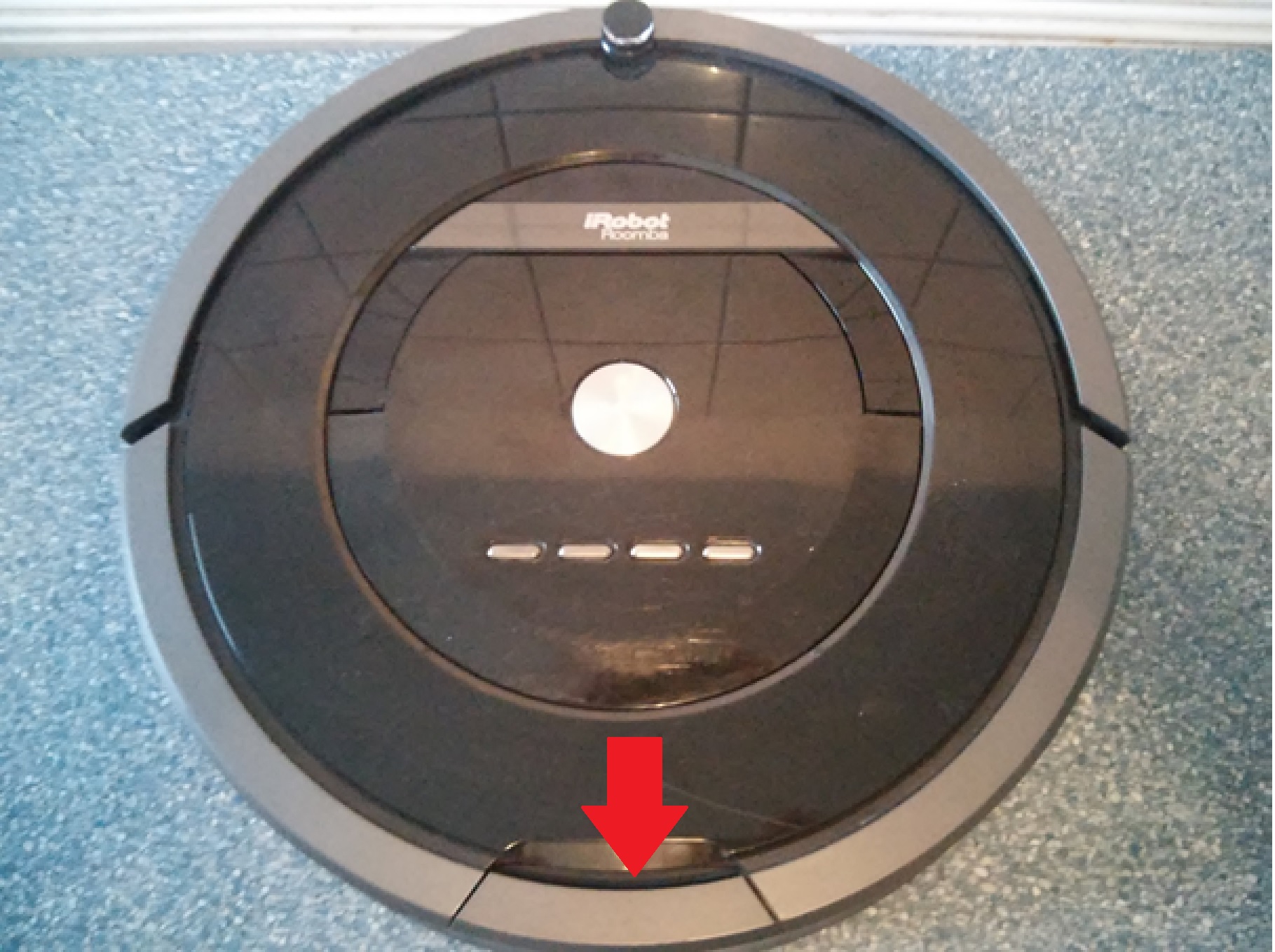 Miejsce przycisku kosza iRobot Roomba
